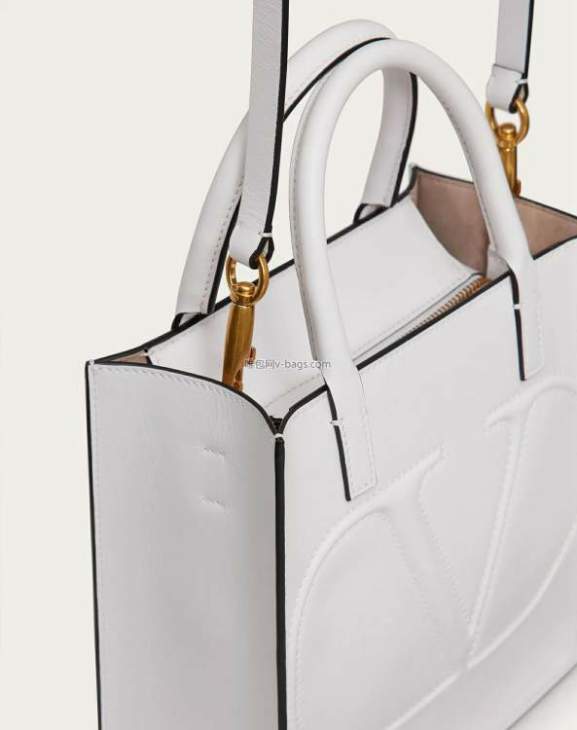 Picture of Valentino Handbags _SKUfw120668074fw